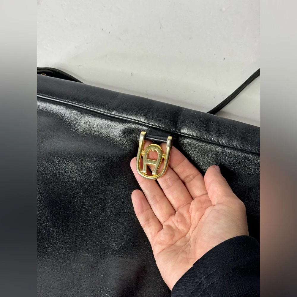 Etienne Aigner Women’s Black Genuine Leather Crossbody Shoulder Bag - Picture 3 of 9